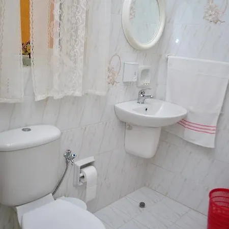 St Nicholas Crt Apartament *